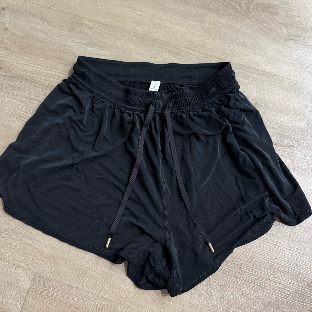 Lululemon principal dancer collection shorts size 6